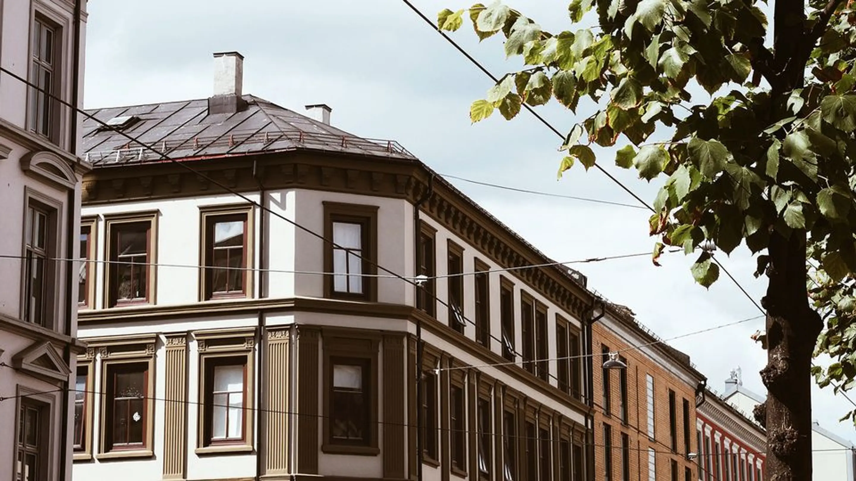 Bilde av toppen på et leilighetsbygg i Oslo