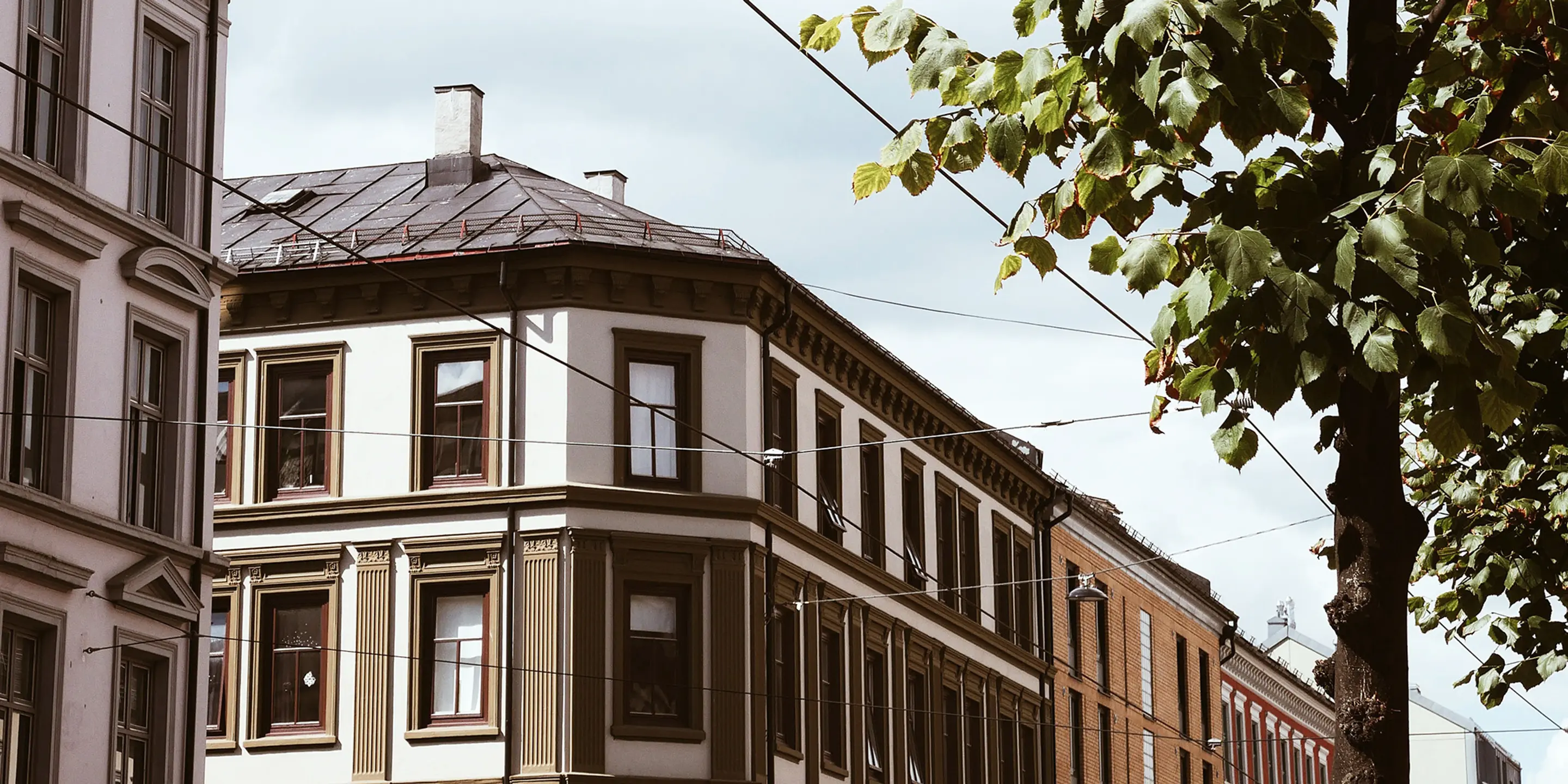 Bilde av toppen på et leilighetsbygg i Oslo