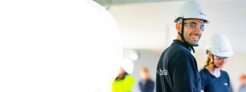 Bilde av en mannlig ansatt i Bravida