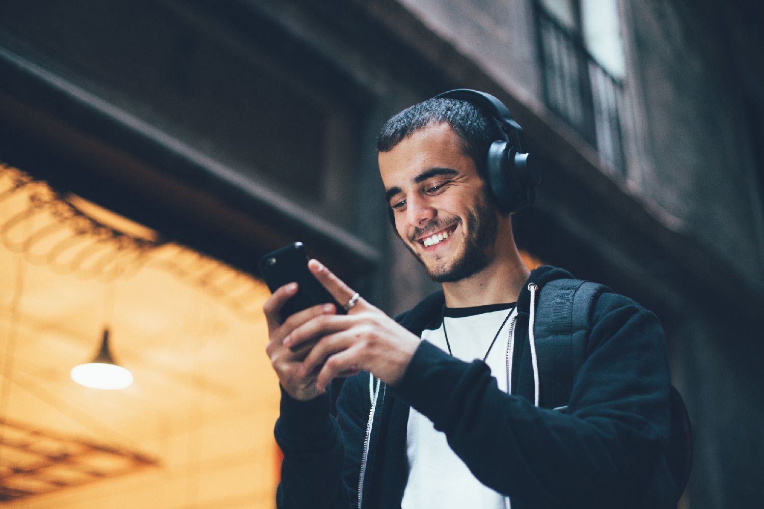 Test av 30 trådløse hodetelefoner: Kvalitetslyd uten en tråd Sony WH 1000XM2 trådløs hodetelefon med mikrofon | Clas Ohlson