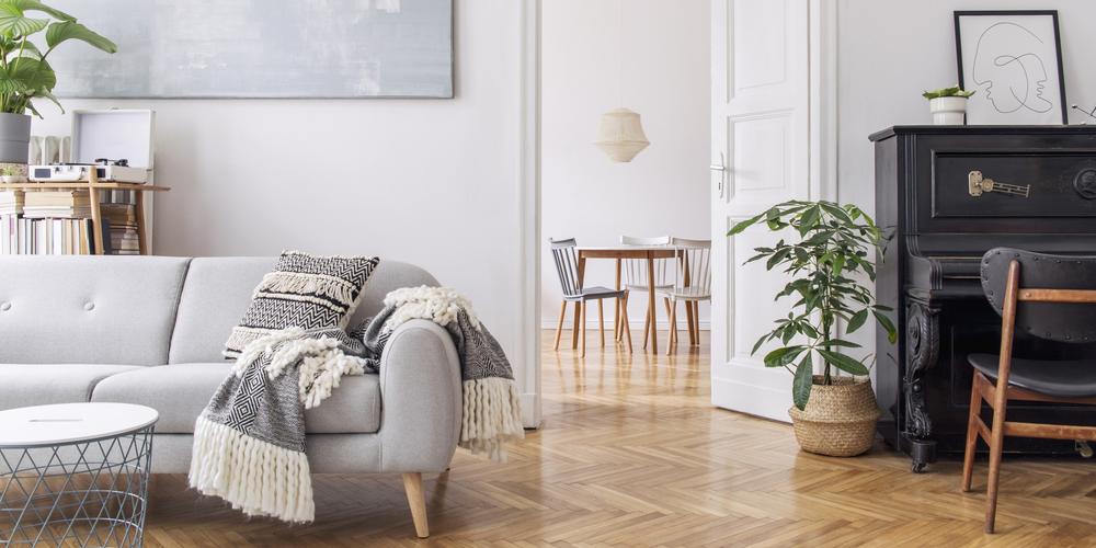 En snyggt inredd modern lägenhet i skandinavisk stil.