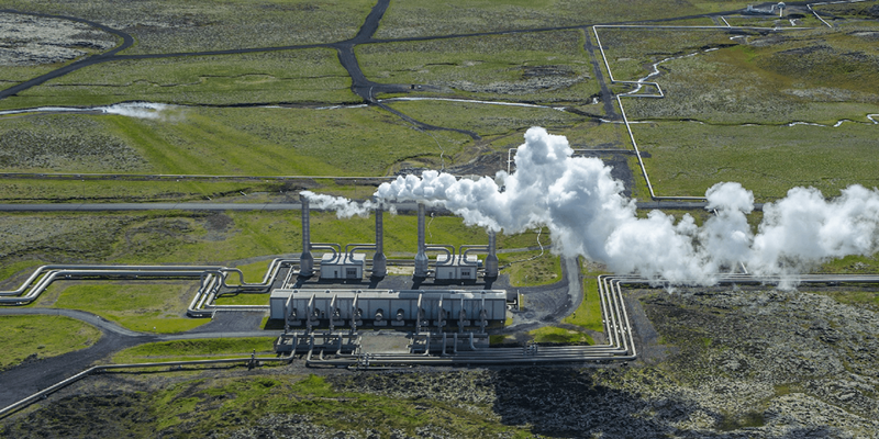 Bilde av et geotermisk kraftverk på Island